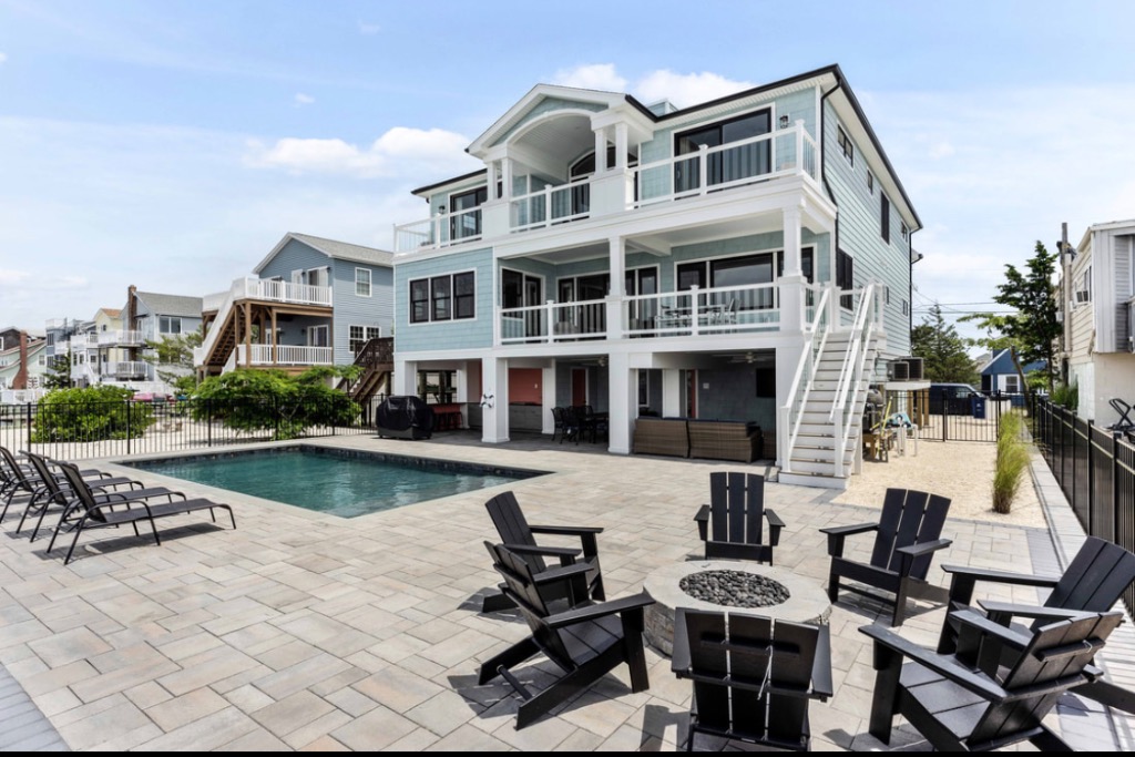 Expansive Bayfront Home w Heated Saltwater Pool & Dock | Ship