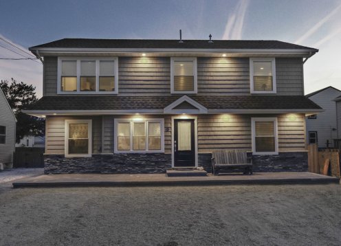 Beach block duplex 2nd fl, JUST A FEW STEPS FROM THE BEACH!