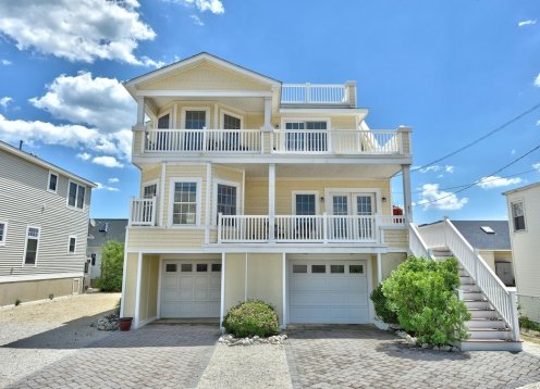 Aug & Sept Specials - Heart of Beach Haven - walk to everything