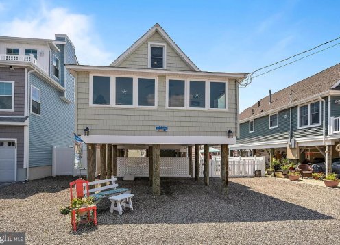 Beach Bungalow in the heart of Ship Bottom, NJ!