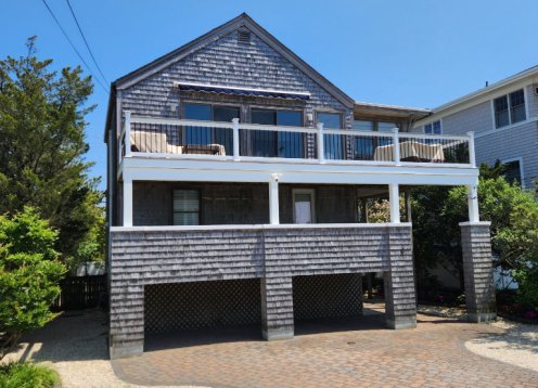 Great location! Steps to bay, ocean, park. Heated pool, dog friendly.