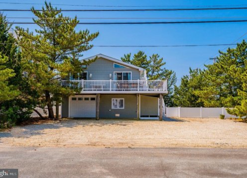 Surf City 3 bedroom 2 bath home steps from the beach!