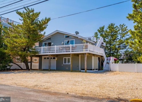 Surf City 3 bedroom 2 bath home steps from the beach!