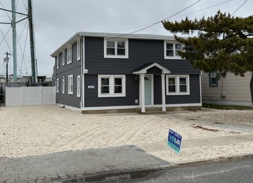 Newly Renovated Ship Bottom Home, One block from the beach!