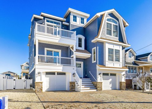 "The Blue Pearl"  - 5 bedrooms & 4.5 Baths