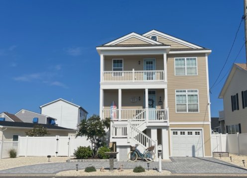 THE CHLOÉ beach haven west - Beautiful Water Views!