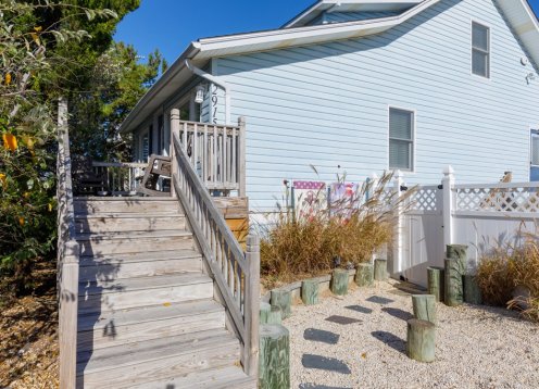 Surprisingly Spacious Beach Cottage Sleeps 10