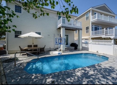 Waterfront Oasis w Heated Pool & Dock - EV Charger. Pet Friendly.