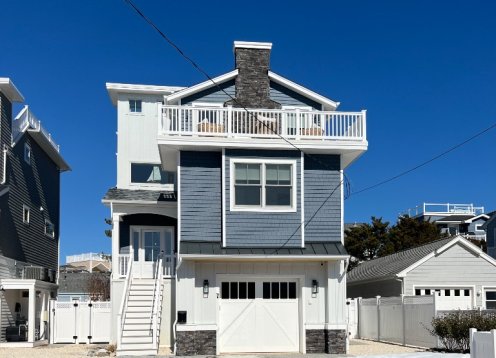 Newly Built Oceanside 5 Bedroom House, 5 Baths (3 full & 2 half), Pool
