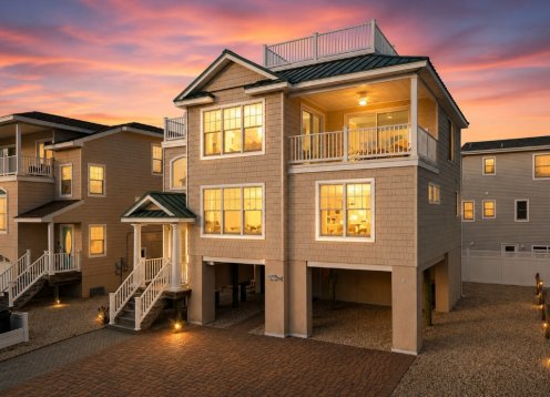 Rooftop Ocean Views | 4BR Reverse Living Home | 4 Houses to the Beach