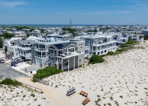 NEW - OCEAN FRONT - 5 bedroom - 3.5 bath