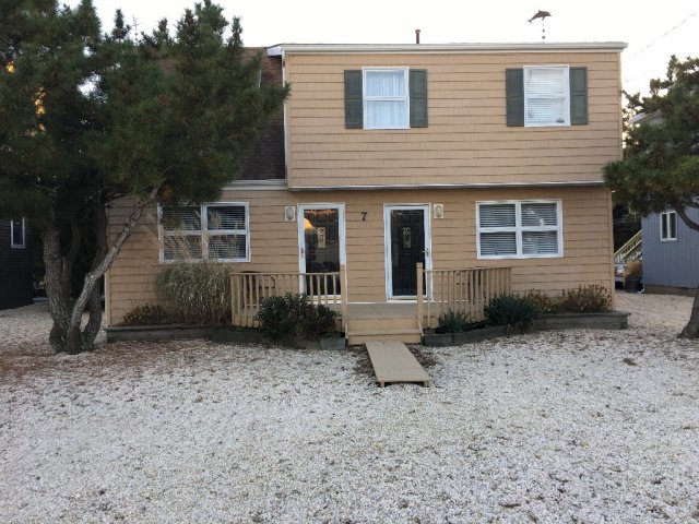 Immaculate Ocean block 2 Bdrm, with brand new kitchen @ Barnegat Light