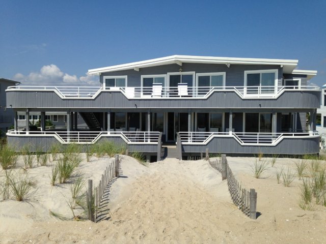 Oceanfront Oasis (Top Floor)Family Living Right On The Beach! Elevator