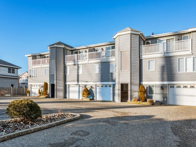 Gorgeous 2 Bd, 2.5 Bath DOG FRIENDLY Condo in Beach Haven