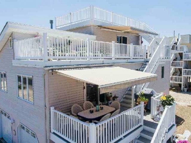 4 Bedroom House 1 off the  bay great views from all 3 decks