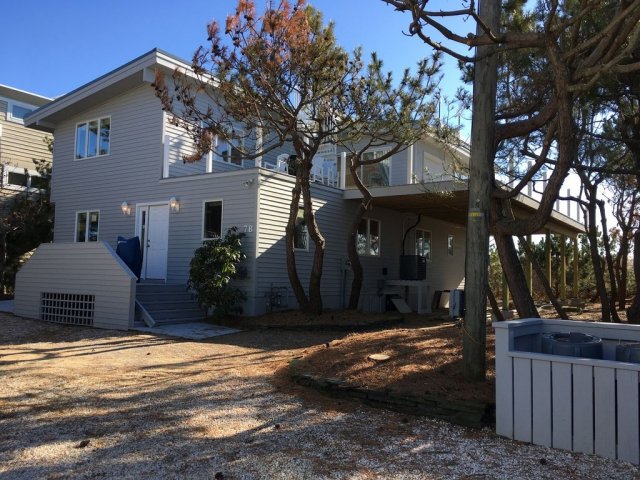 Beautiful, Spacious Ocean Front House in Harvey Cedars