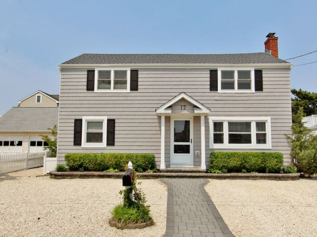 Renovated Beach Haven with Private Back Yard