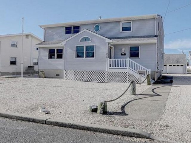 NOW OPEN FOR 2026 BOOKINGS! Spacious Beach House with Open Floor Plan