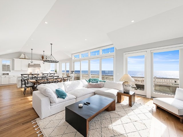 5BR - Magnificent New Oceanfront Home with Panoramic Views & Elevator