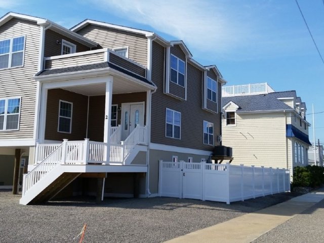 Luxurious 5 Bedroom Oceanside! Steps From The Beach!