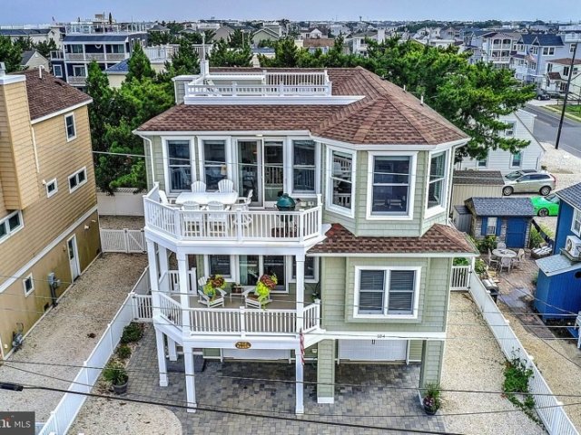 HEATED POOL AND SPA! Luxury Beach Block House  - 4 Bed 3.5 Baths
