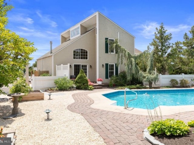 HUGE HEATED POOL, LAGOON-FRONT IN LOVELADIES