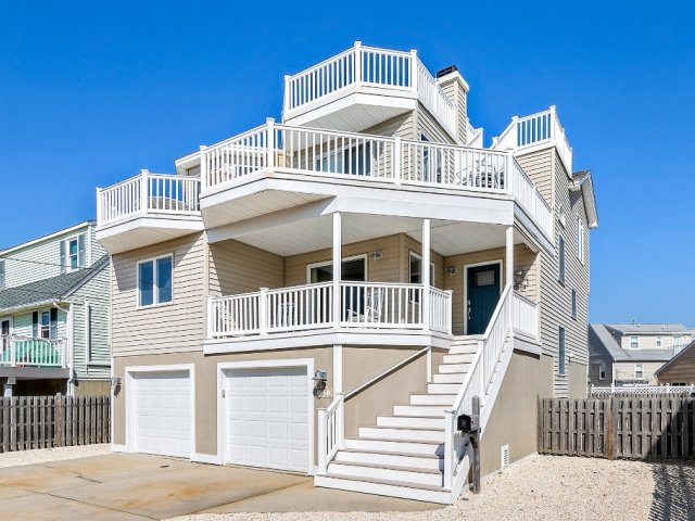 “Salt Water Sunshine”  Beach Haven- Pool, 4-BR, 3.5-Bath, Sleeps 12