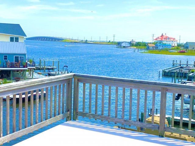 Enjoy THE GOOD LIFE  on the water!