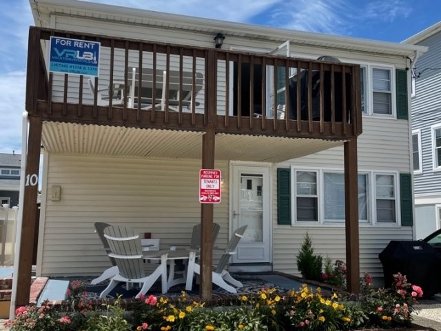 Classic OCEAN SIDE Duplex 1st floor, clean and well maintained