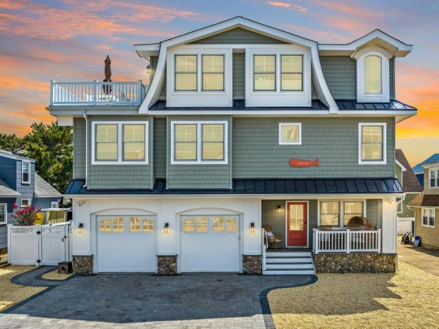 New Luxury Ocean Block Home with Pool, Hot Tub & Amazing Amenities!!