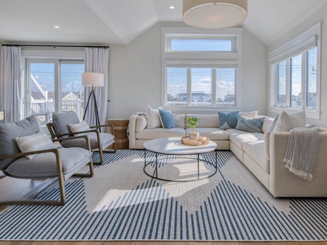 Newbuild, 1 Block to Ocean w Pool (Heated, Saltwater)