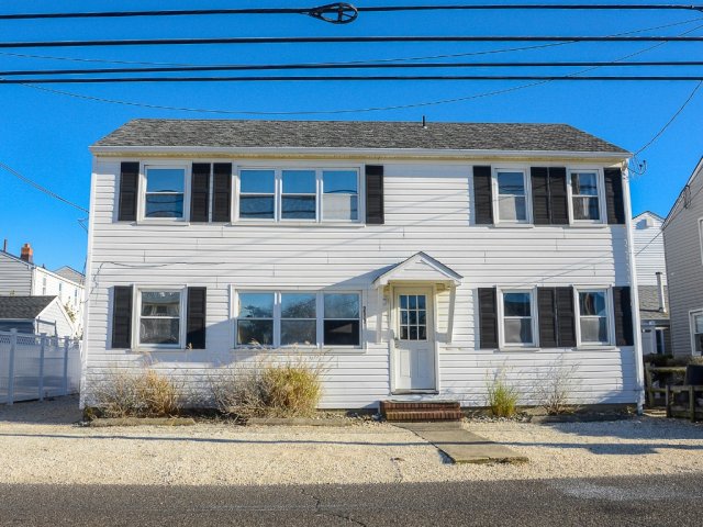 Book Memorial Day Weekend now! Only 1 block from the BEACH!