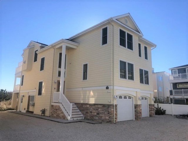 Beautiful Spacious 6 Bedroom Oceanfront with Elevator