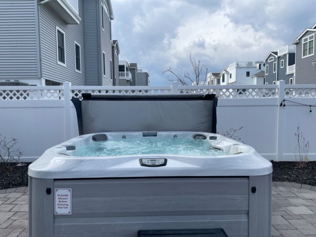 NEW Home in Holgate with rooftop views and Hot Tub!