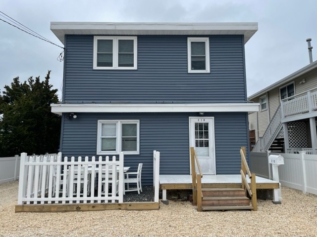$2600-$2800 per WEEK!!! 2 BLOCKS TO BEACH & BAY!!
