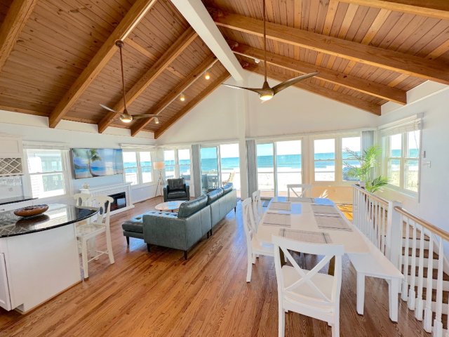 Crashing Waves : Wide Oceanfront Decks Two Master Suite