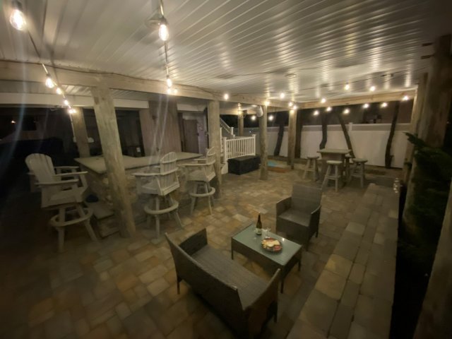 Brant Beach Getaway: 4BR, outdoor area w bar, roof deck, dog friendly