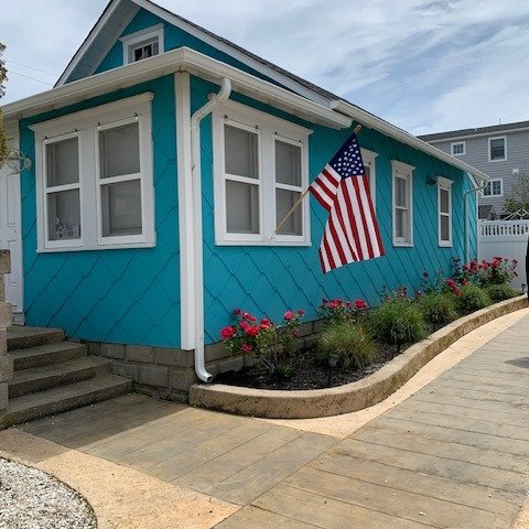 Oceanside Cottage - Large backyard
