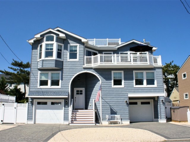 6 Bedroom - 3 from the Beach with Pool