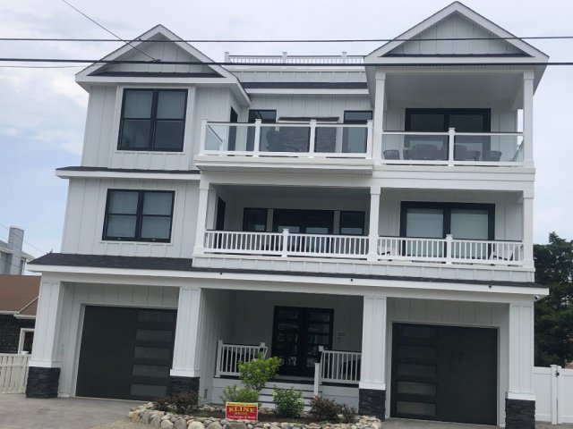 Oceanside! Modern 6 bedroom 5.5 bath house!