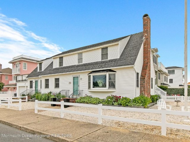 AMAZING AFFORDABLE RENTAL - SUPER CLOSE TO BEACH, RESTAURANTS & MORE!