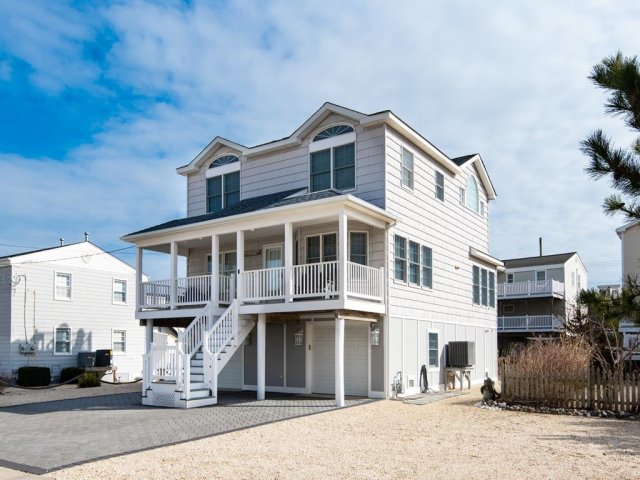 Holgate! 5+1 bedrooms beautifully appointed