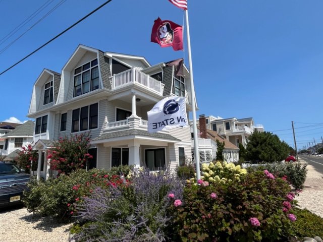 5 houses from beach, lifeguard beach, pet friendly