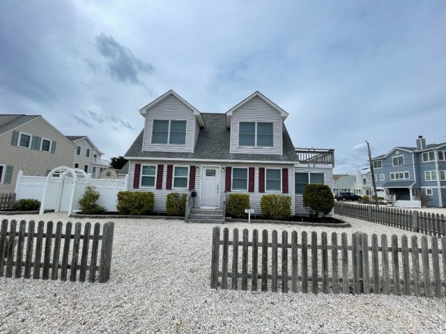 Perfect Location--One Block from the Beach