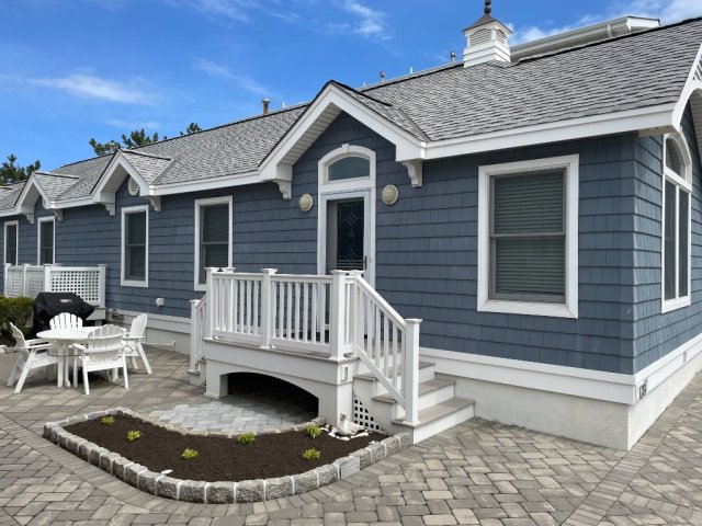 Ocean Block, Beautifully-renovated Home in Ship Bottom (Sleeps 6)