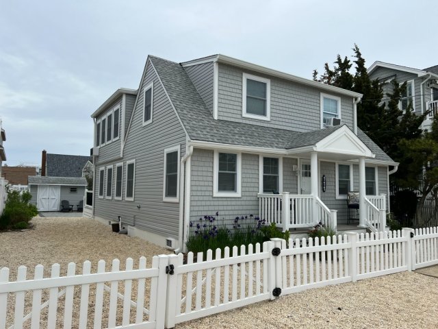 Spacious Cape Cod in Brant Beach - 4BR2Bath