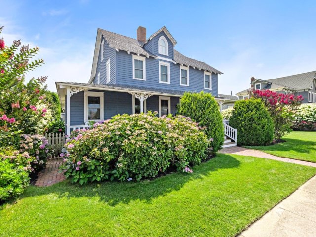 Lovely Oceanside Apartment In Historic Home