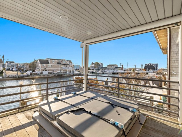 416 W 5th Street, Bayfront in Beach Haven