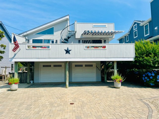 Perfect location for ocean, bay, park access!