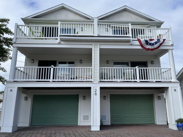 ***Pet Friendly with Rooftop Deck!***